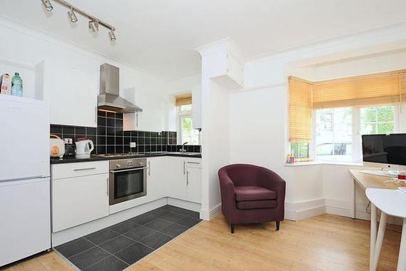 2 bedroom Flat for s...